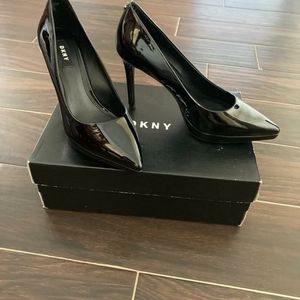 👠NEW!!NWT NWB DKNY Lexi Black Patent Pumps Size 8